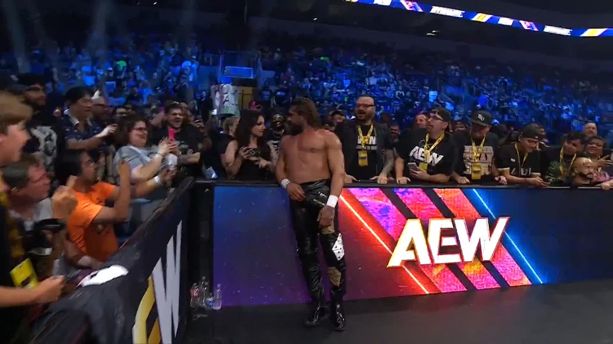 The entire United Empire gets in on Andrade “El Idolo” The Real Latino Man!'s selfie! Watch #AEWDynamite LIVE on TBS & HBO Max