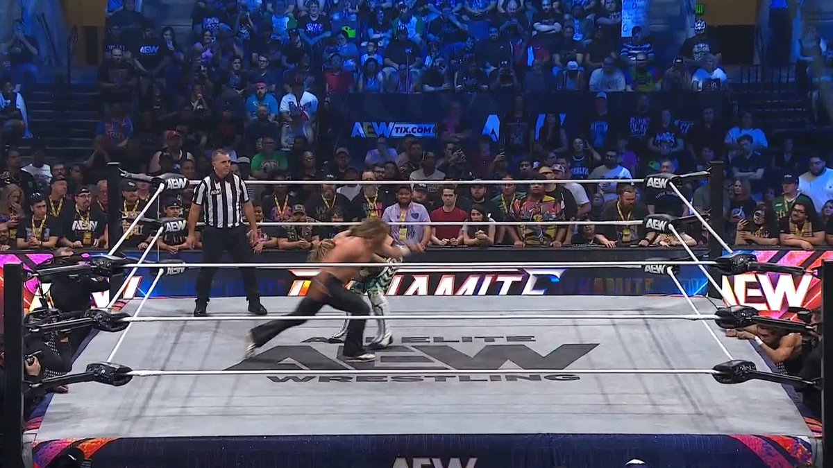 AEW National Champion Andrade “El Idolo” The Real Latino Man! set AEW World Champion Will Ospreay • ウィル・オスプレイ PERFECTLY for the Hidden Blade and the win! Watch #AEWDynamite LIVE on TBS & HBO Max