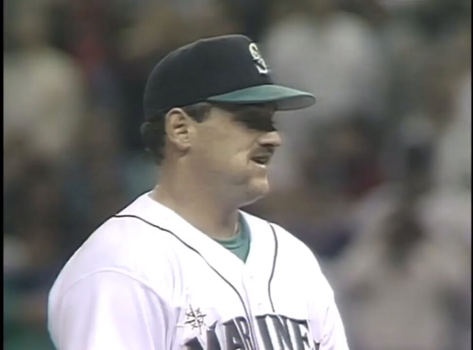 Omar Vizquel Omar Vizquel al estilo que lo caracterizó, hace el ultimo out para cerrar el No hitter de Chris Bosio. 22 de abril de 1993.