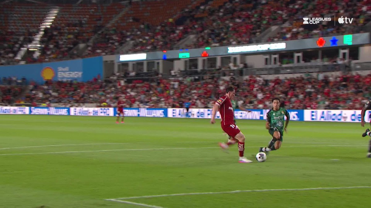 ¡Se hizo valida la ley del ex! 😱 Federico Viñas vacunó a la Fiera y duplica la ventaja del Toluca FC. 🔥 #LMXLC2026 | #TOL | #LEO | #SF Ve la Leagues Cup 2026 en vivo en ImagenTVDeportes y Apple TV.