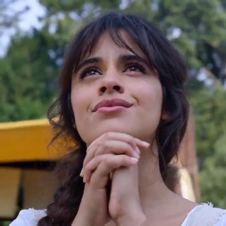 Há 5 anos, Camila Cabello estreava como atriz ao protagonizar Cinderela. 💙 Camila interpretou Ella na produção, que também contou com Nicholas Galitzine, Idina Menzel e Billy Porter.