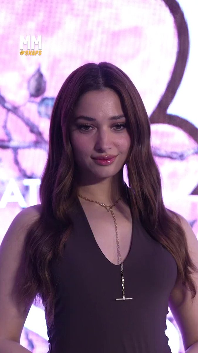 #TAMANNAAH is back with her glam 🥵🔥 She’s not aging, she’s upgrading ❤️‍🔥😮‍💨 Ufff Her Curves 😋🤤 Mrunal and Rukku can't💯💥 #TamannaahBhatia #JanaNayagan