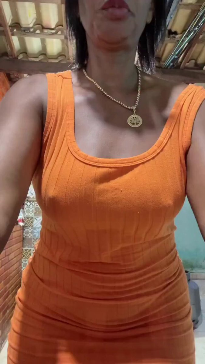Coroa gostosa fazendo uma galinha cozida das boas😍😏
