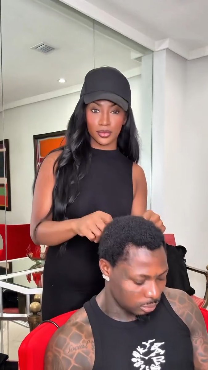 Asake Braiding His Hair With Popular Hair Stylist In Miami, Bri 🔥