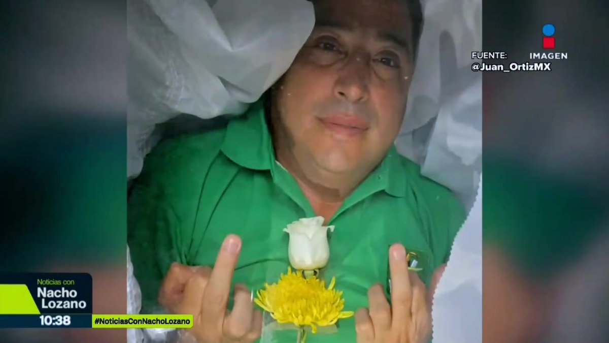 El aspirante del Partido Verde a la alcaldía de Ciudad Valles, en San Luis Potosí, José Luis Romero Calzada, conocido como "El Tecmol", trató de sorprender a la gente en una plaza pública. ¡Salió de un féretro y, según él, farmeó aura! Vean cómo lo hizo: