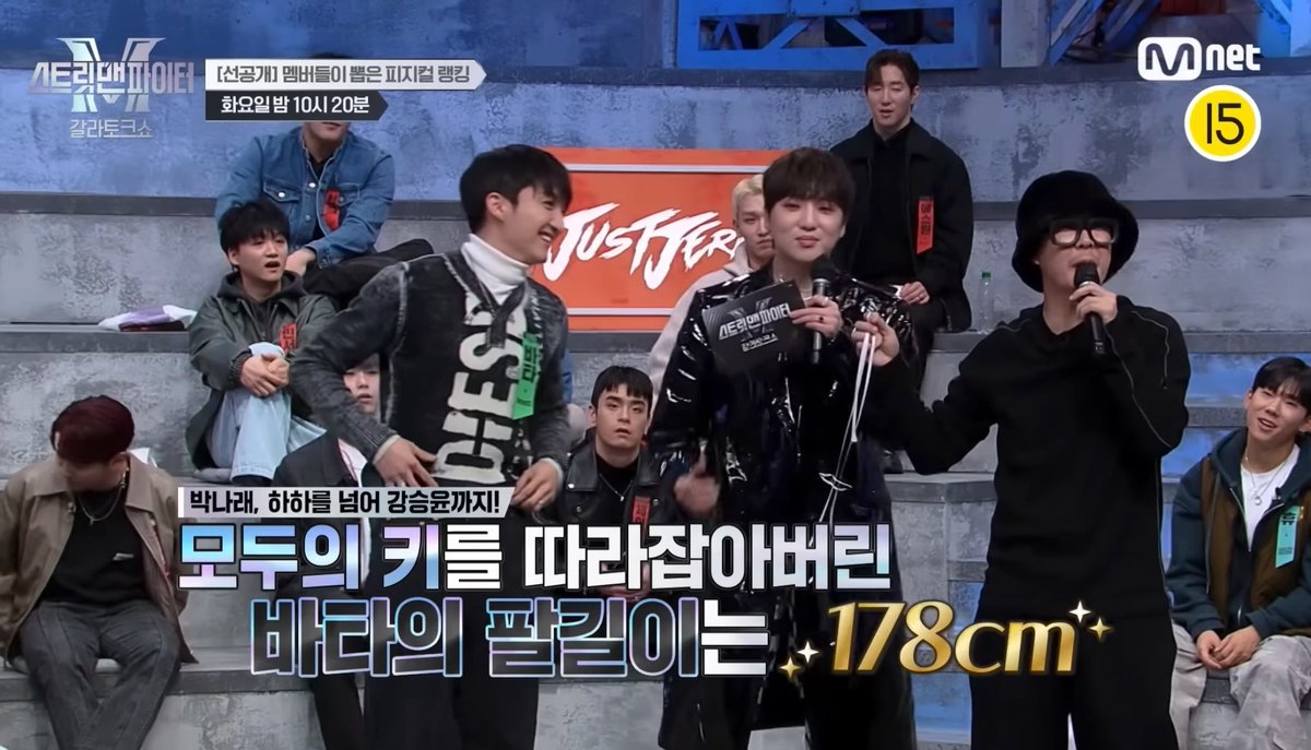 심지어 키가 180인데 팔 길이가 178 이래 그래서 더 아바타 같이 길쭉한 느낌임