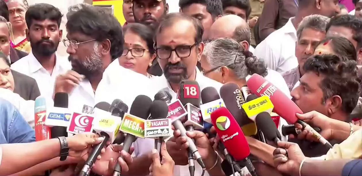 • 2029 பிரதமர் விஜய் அவர்கள் என நம்ம எம்.எல்.ஏ.க்கள் சிலர் தலைவர் மீது உள்ள அன்பால் கூறுகின்றனர், அது அவர்களின் தனிப்பட்ட கருத்துகள் ~ அமைச்சர் வெங்கட்ராமன்