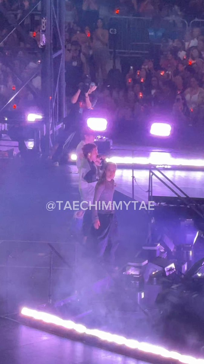Idk about yall but I think caressing someone’s stomach like that is intimate as hell 🫠🫠🫠🫠🥰🤭👀🥹❤️❤️❤️ #vmin LA D2