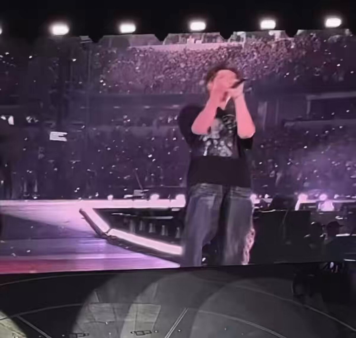 the way the crowd screams the loudest during THIS part 😭 “LET THEM BE THEM, LET US BE US LOVE IS A MAZE, DAMN, BUT YOU IS AMAZE YEAH”