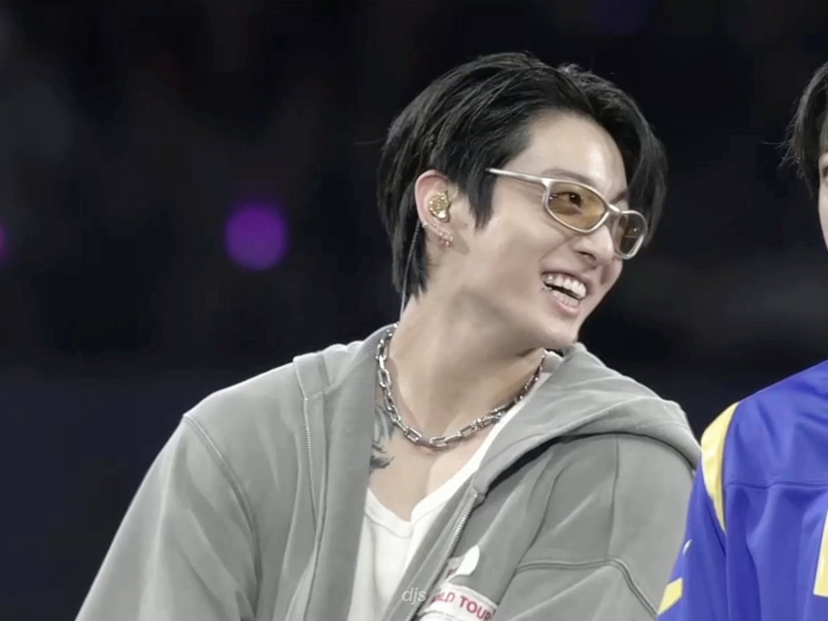🐰: i really don’t wanna go back [to the hotel], so i’m dragging this on and i wonder what my members are thinking😁😄 🐹: 👍🏻 🐿️: UP TO YOU BROTHER! 🐨: i’m thinking nothing