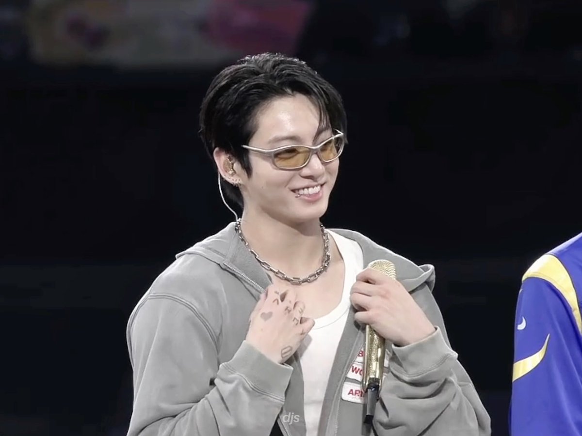 jungkook’s ending ment in LA (d2) 🐰: earlier, the members asked whether you had fun 🐰: i won’t say it, i won’t say that i had fun 🐰: we have four concerts in LA, i thought it would go by slowly, but it didn’t 🐰: one thing’s for sure, LA is LA! 🐰: it was such a great concert, you guys 🐰: i really don’t wanna go back, so i’m dragging this on. i wonder what my members are thinking… 🐰: but i’m getting hungry, so i guess i have to go back 🐰: thank you so much for coming 🐰: please get home safe 🐰: thank you, and i love you🥰