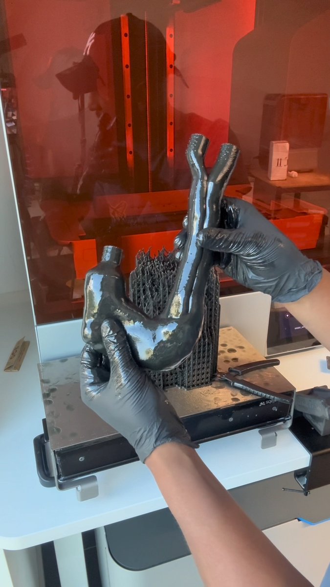 3D printing of a patient-specific aortic dissection model to investigate blood flow dynamics using MRI, with a particular focus on 4D Flow MRI sequences. The model will be reconstructed from medical imaging data and manufactured using the Formlabs Form 4L with the new Flexible 80A Resin V2. This project is part of the PhD research of a vascular surgeon, Florent LE BARS, and aims to improve our understanding of flow patterns within the true and false lumens of aortic dissections. As part of the project, we are supporting Samuel GUIGO from W.INN, the Centre de l’Innovation en Santé at CHU de Brest, to document and share the development of this innovative patient-specific 3D printing approach. Leave a like if you want to see Part II!