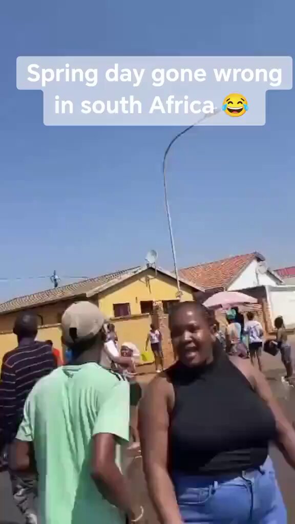 🔴 ICYMI The video of the boy who was stabbed by a 53 year old for splashing water to the man. The boy did not just splash water on the man, he splashed literally on what feeds the man's family, his business, this was so uncalled for, I understand the man's anger 🤧🤧