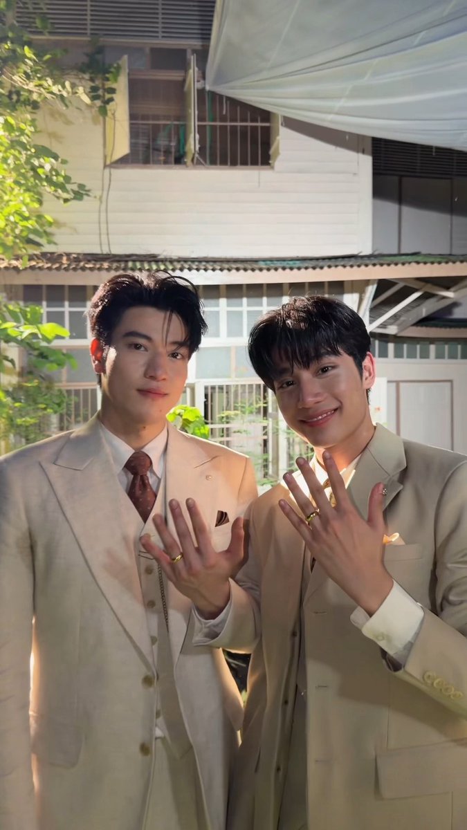 No one: ภพทิน: อวดแหวน อวดอยู่ อวดต่อ อรุณรุ่ง The Edge of Horizon 🌎ดูย้อนหลัง Worldwide UNCUT version : oneD, GagaOOLala, Heavenly, Line TV (*Territory restrictions applied) #ช่องวัน31 #อรุณรุ่ง #TheEdgeOfHorizon #InnOngsa #อินองศา