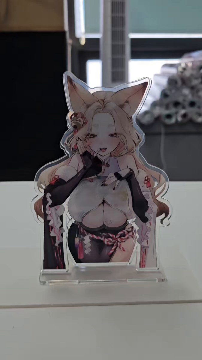 [굿즈제작] 狐々金 蘭夢(🪭狐々金 蘭夢🦊 )님이 주문해주신 흔들스탠드입니다 :) 일본에서 활동중인 버츄얼 방송인분께서 주문을 해주셨는데, 기존보다 작은 15cm로 제작되었는데도 오히려 과하지않게 예쁘게 잘 제작된거같네요 ☺️ [제품사양] 사이즈 - 높이 15cm / 두께 3.5mm 인쇄 - 양면, 라미방식 아크릴 접합 구성 - 본체, 받침대 #굿즈제작 #흔들스탠드 #굿즈