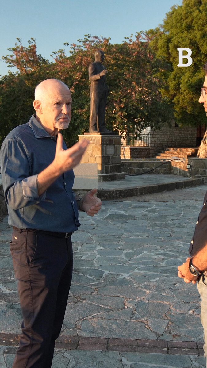 🗣️«Περιμένω τον Ανδρέα να έρθει να το βαφτίσει...» Ο Γιώργος Παπανδρέου διηγείται στον Παναγιώτη Φωτεινό μια μοναδική ιστορία. Από εκείνες τις ιστορίες της δεκαετίας των 80s που αντανακλούν την αδιανόητη ταύτιση μεγάλης μερίδας του κόσμου με τον πατέρα του και ιδρυτή του ΠαΣοΚ, Ανδρέα #Παπανδρέου. Όλο το οδοιπορικό του Βήματος στο #Καλέντζι Αχαΐας, το χωριό των Παπανδρέου, μπορείτε να το δείτε στο YouTube του Βήματος. 👉 #ToVima #Papandreoy #ΠαΣοΚ
