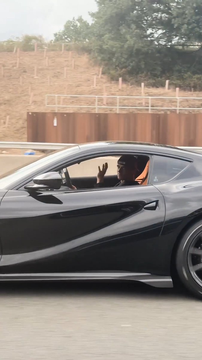 When you spot Lando Norris in a Ferrari 812 Competizione and he actually waves back. 😭 Via IG/alexhorley.drift