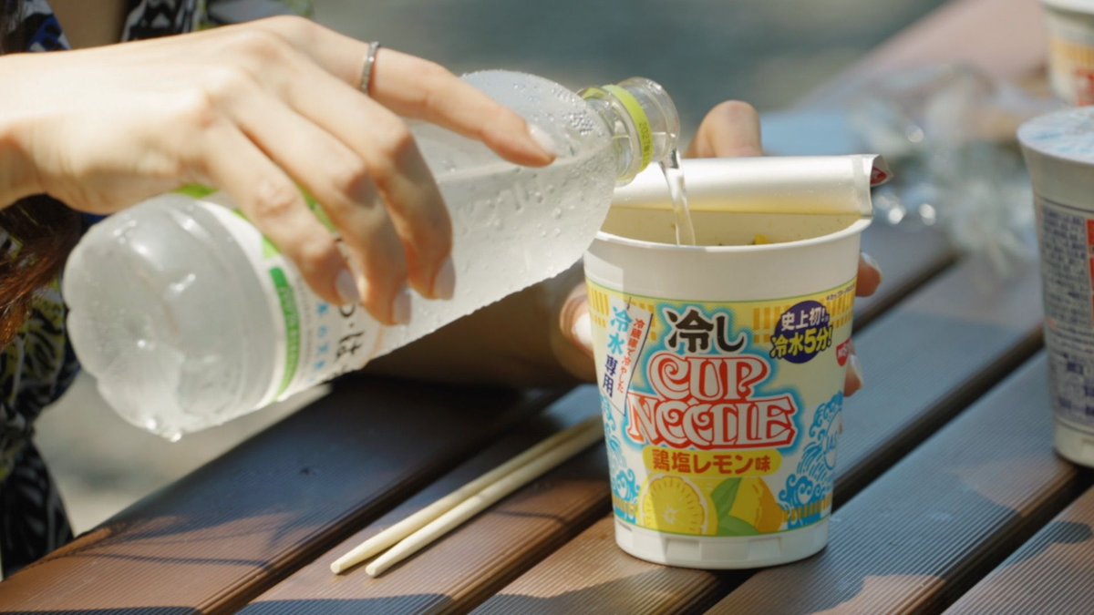 BBCニュース - 冷水で作るカップめん? 日本で話題の軽食をBBC東京特派員が試食