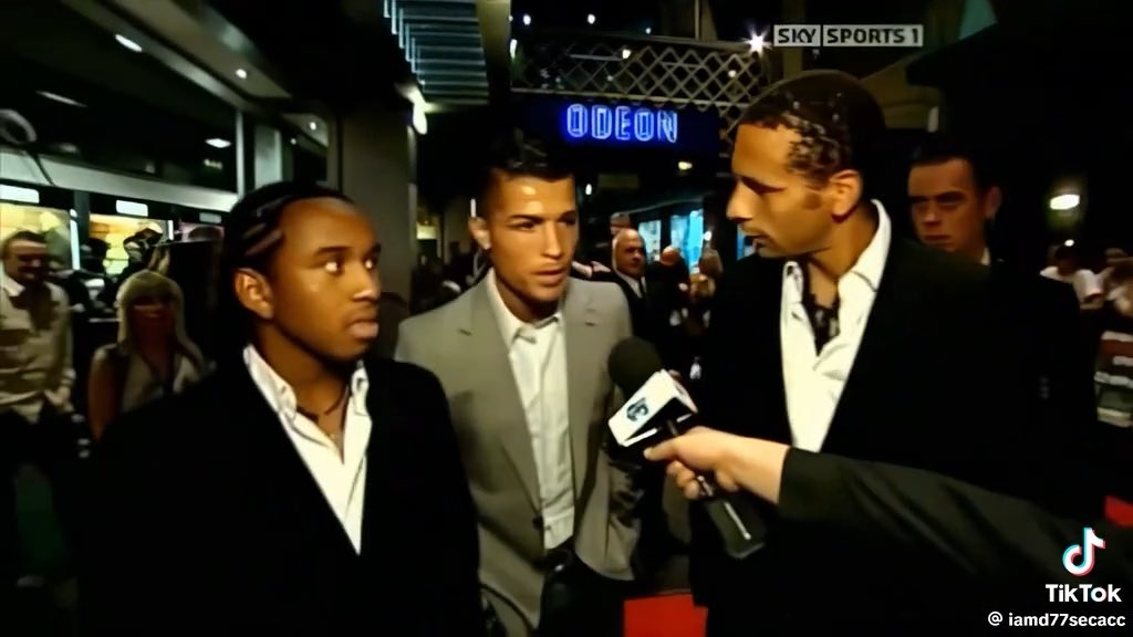 “Who’s the best player in the world ever?” “Ronaldo: Me” Mfs think we’ve forgotten,keep moving to tears 😂