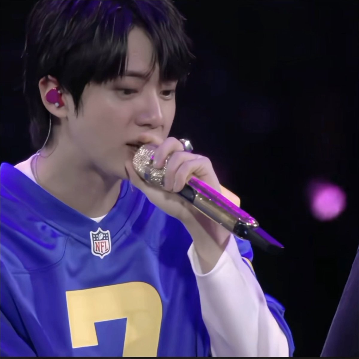 jinkook swapped mics so were listening to each other in their in ears 🥹