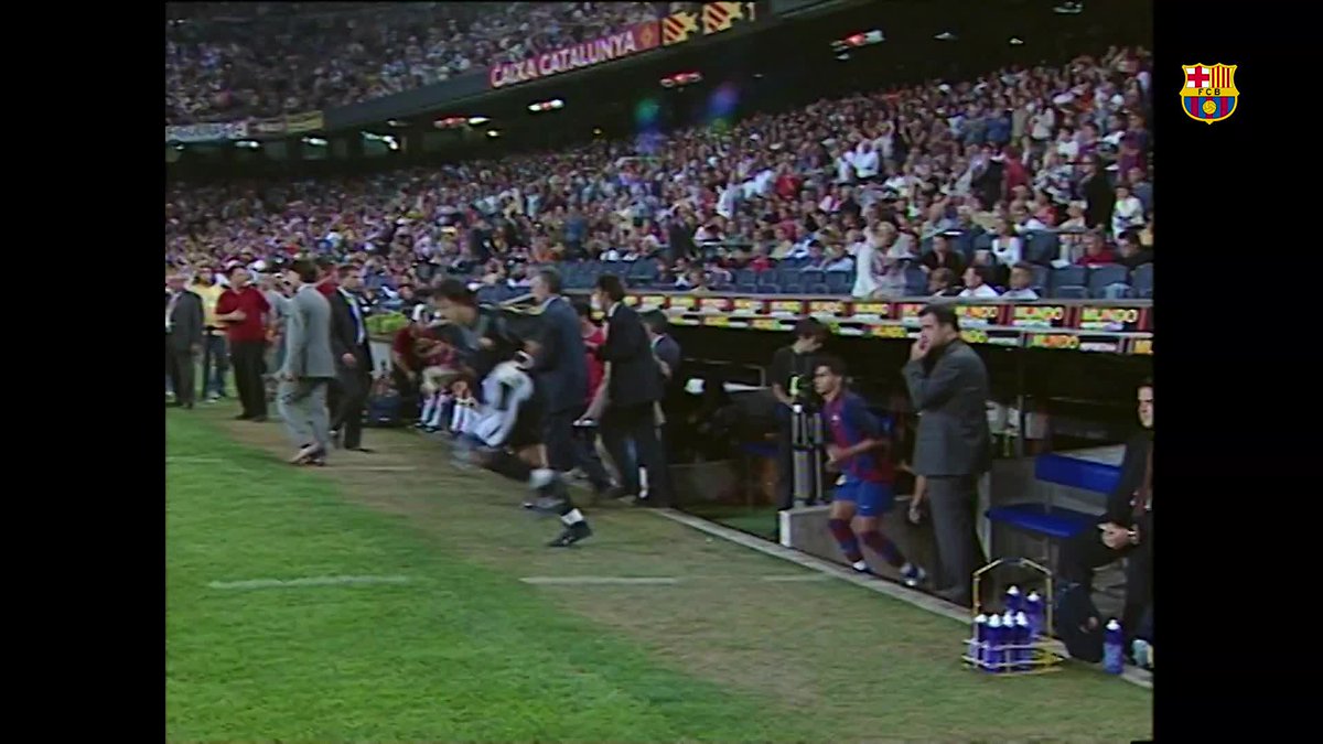 Hoy hace 23 años, la magia de Ronaldinho llegó al Spotify Camp Nou con una noche inolvidable 🤙
