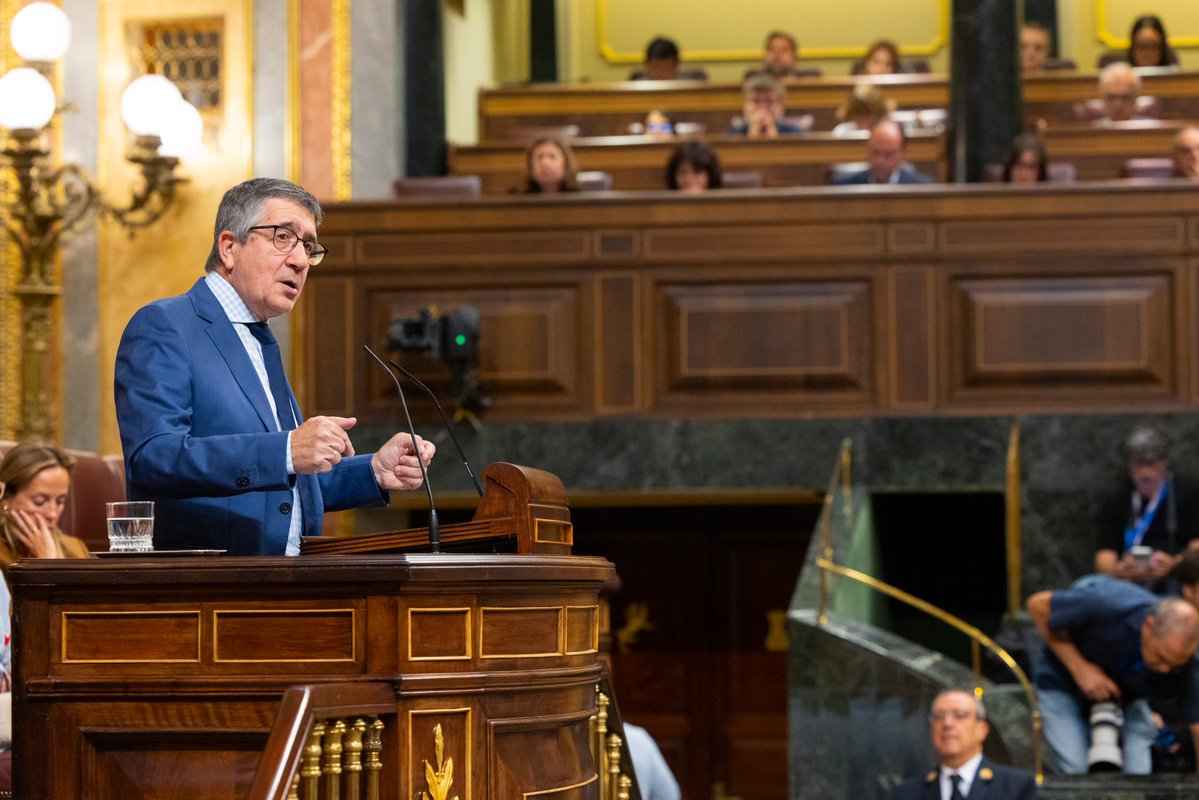Quien mira siempre a la extrema derecha acaba convirtiéndose en ella. El PP de Feijóo ha abandonado toda moderación para disputarle el terreno más ultra a VOX. Los valores y principios, se tienen o no, y está claro que usted no cuenta con ninguna de las dos.