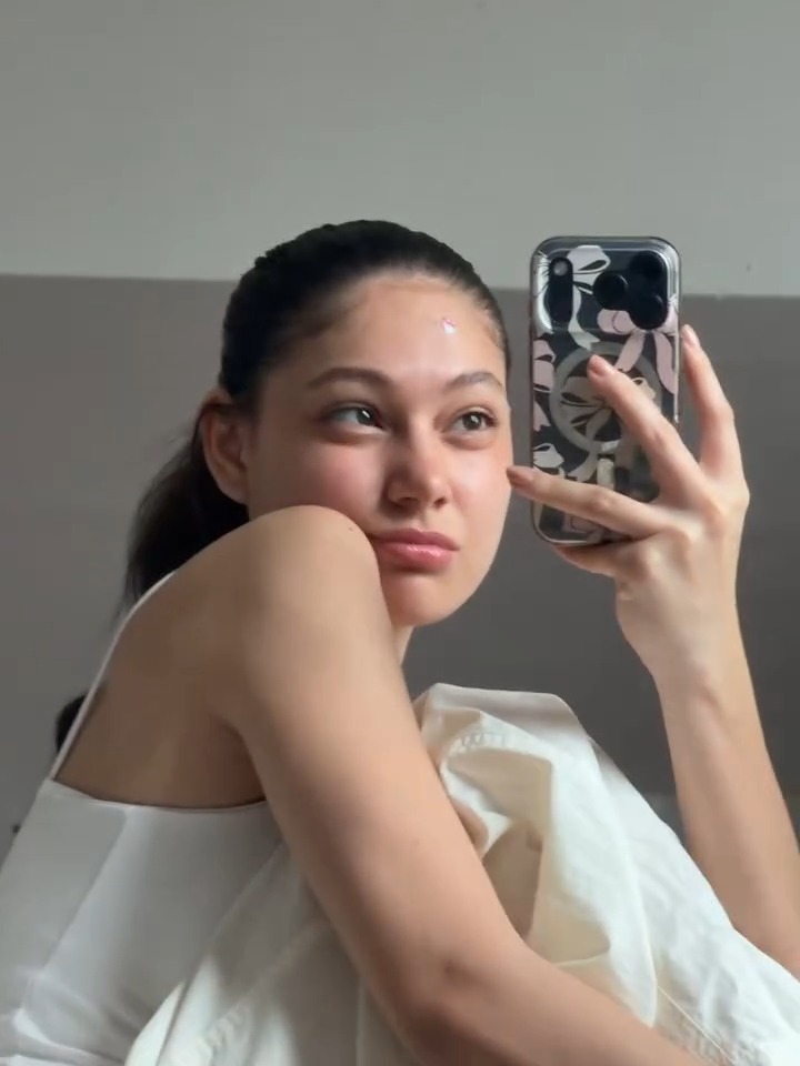 Charlie's natural beauty! ✨ #TheMasterCutter star #CharlieFleming glows in her recent social media post! 📸: Charlie Fleming via Instagram