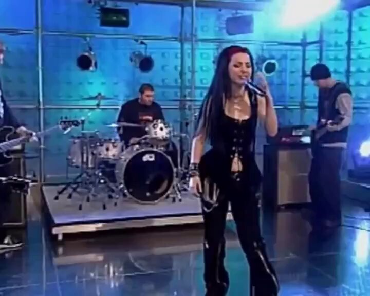 She has one of the most powerful and controlled voices ever, and you can feel her passion pouring through every single note. ❤️🎶