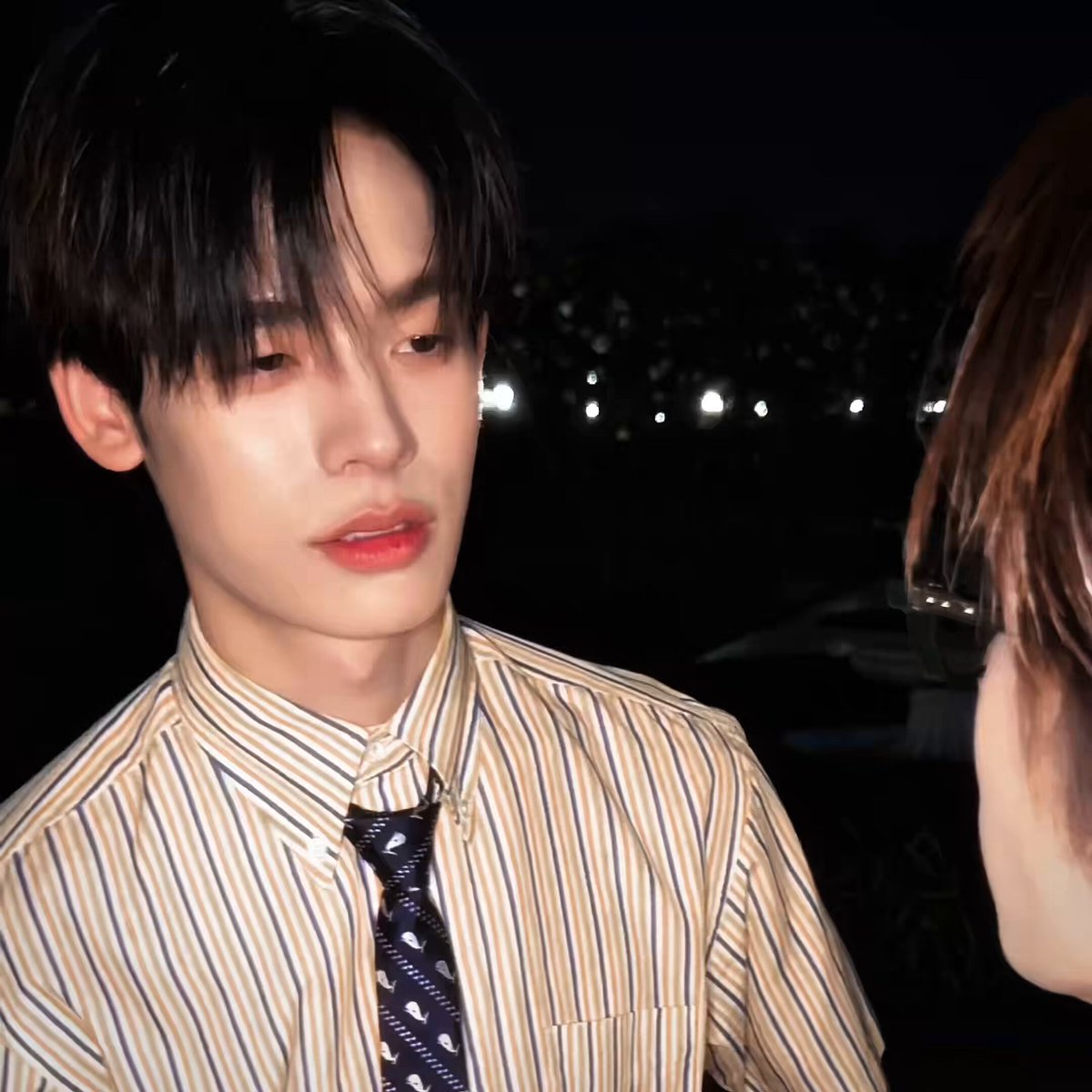 The way Por’s demeanour changed from when he was looking down to him having to look up at Teetee is actually insane,,, okay my switch kings 😮‍💨 THE HEIGHT DIFF TOO 🫪GOODLOARDDD SAVE ME