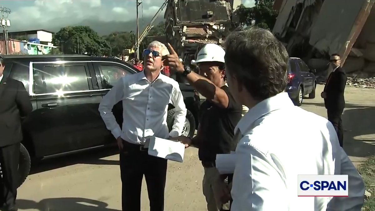 🇺🇲🇻🇪 El secretario de Energía de EEUU, Chris Wright, realizó un recorrido por una de las zonas de desastre en La Guaira junto al ingeniero Kit Miyamoto.