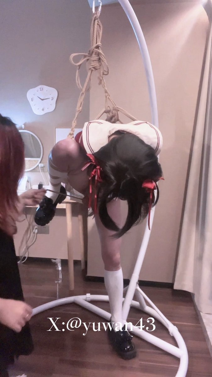 用绳子绑住蛋蛋,挣扎一下就扯一下🥵 🐱:羽风MisakaOvO 玩具来自:Roomfun房趣 房趣第一Brat #女S #捆绑 #绳缚 #男娘 #强制 #shibari