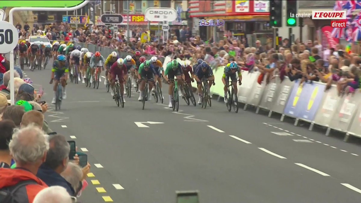 Tim Merlier sans concurrence ! Le Belge s'impose largement au sprint sur la deuxième étape du Tour de Grande-Bretagne, devant Olav Kooij et Sam Bennett ! #lequipeVELO
