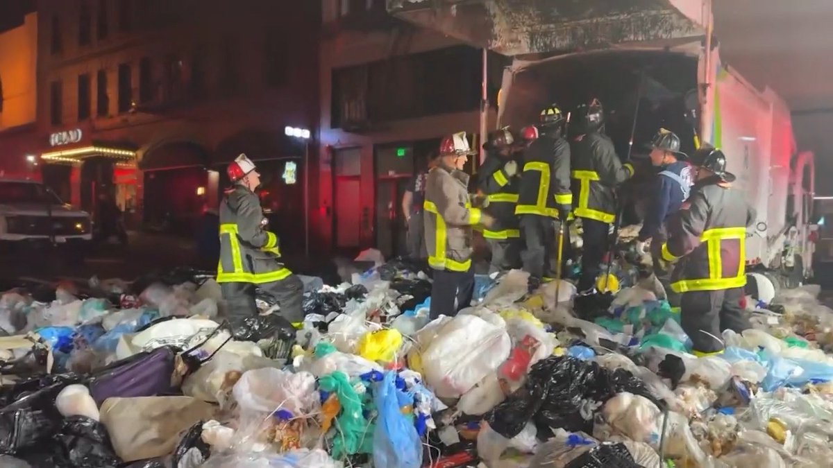😳 A man was accidentally loaded into a garbage truck after dumpster diving. 🎥: X/SFFDPIO