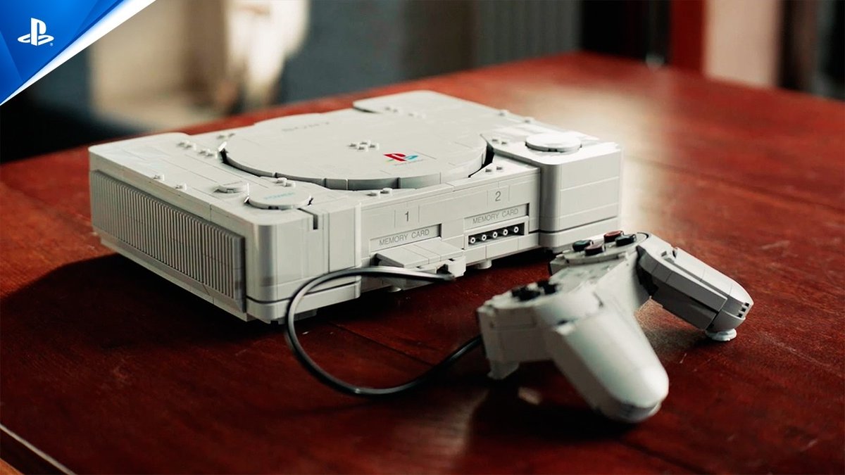 Voici le set LEGO PlayStation, une reproduction à une échelle proche du 1:1 de la console originale de 1994. Ce projet de 1 911 pièces sortira plus tard cette année.