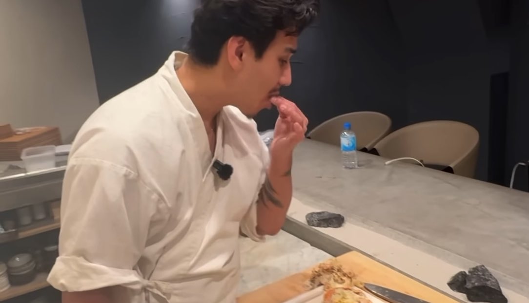 こめおさん カニを食べた手で カニをペタペタ触る… 流石にこれはないだろ。 おせちではこのカニを使ってます…
