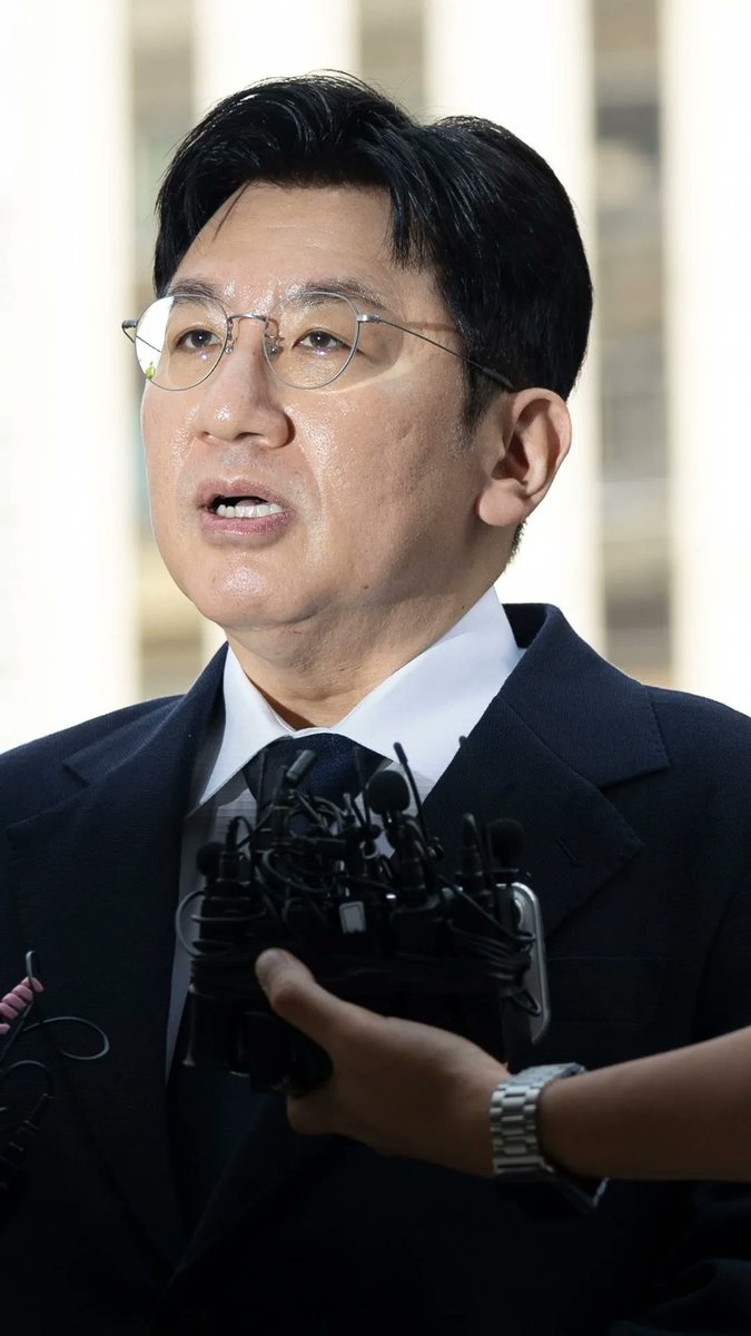 South Korean police are pushing for an indictment of music tycoon Bang Si-Hyuk, the chairperson of the agency behind K-pop supergroup BTS, over alleged investor fraud.