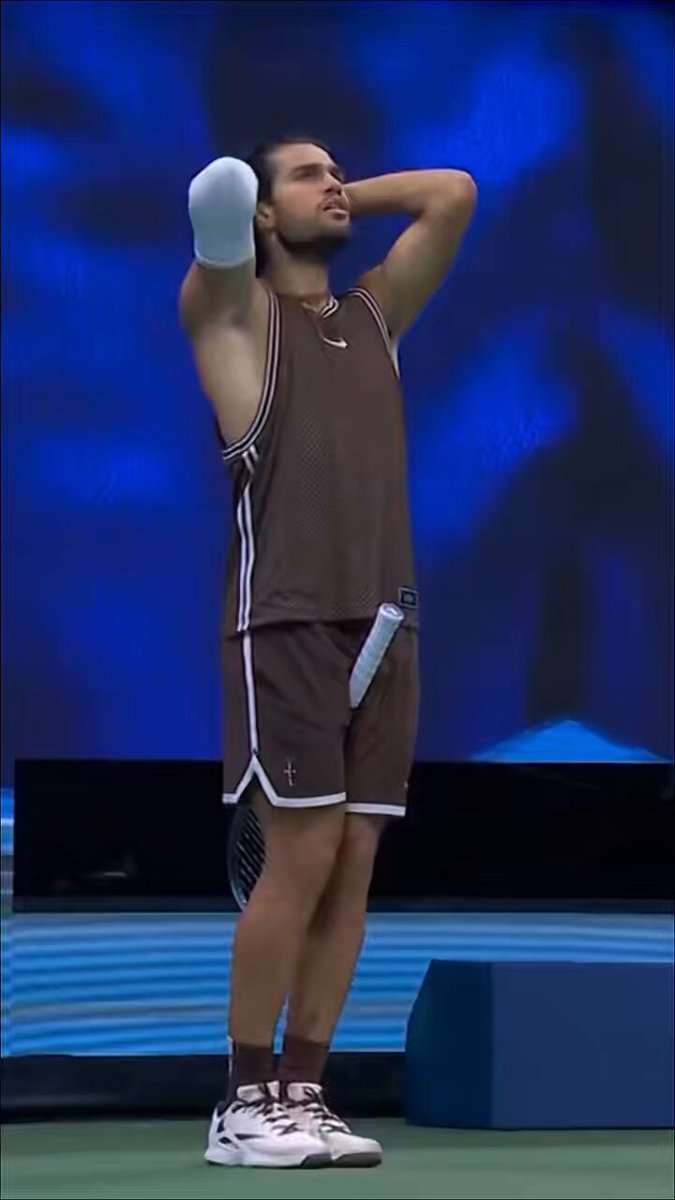 it’s so satisfying watching him fix his hair