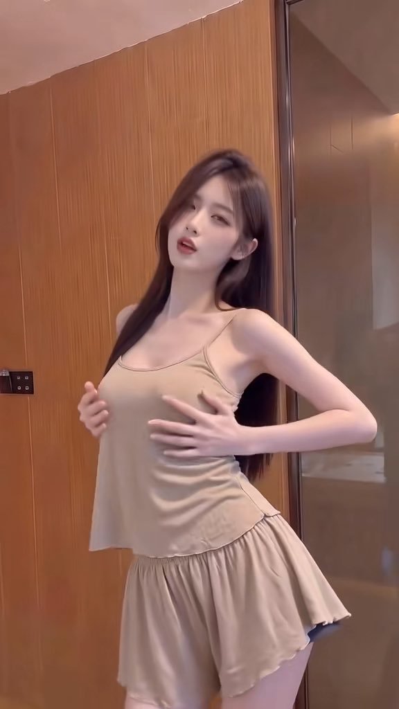 纯棉的睡衣摸上去就是舒服,晚安😪
