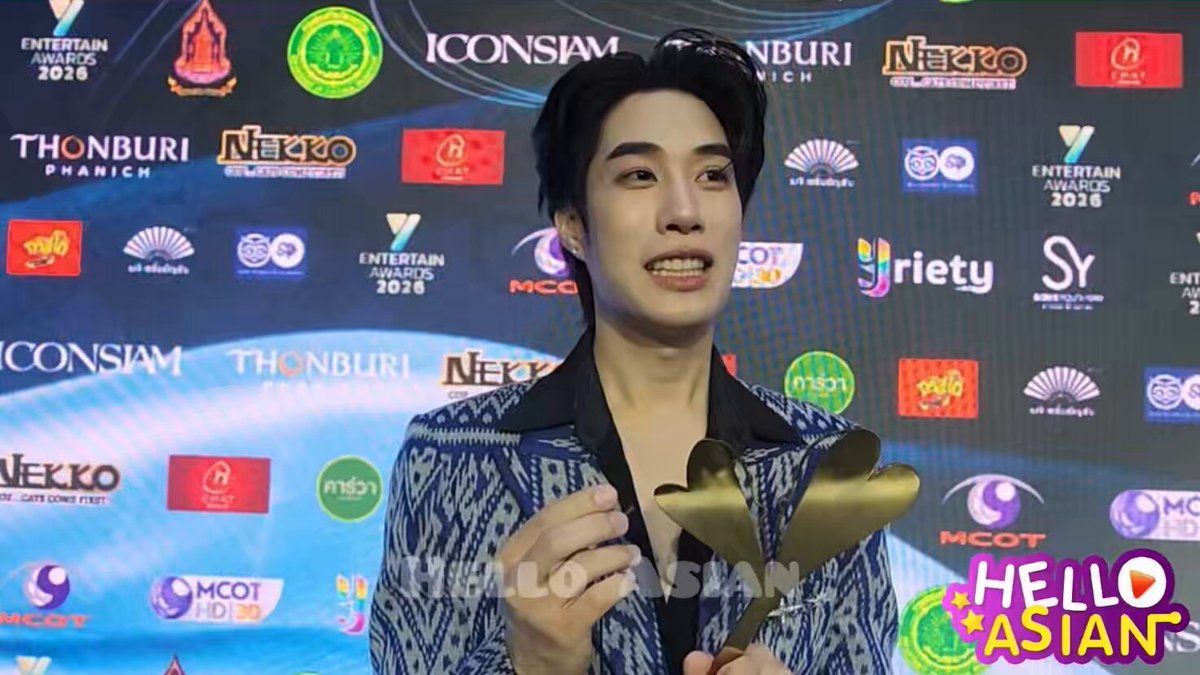 โห เติ้ลเอาสุดอะ ตอนแรกจะเลือกอีกที่ แต่ตอนที่ไปวิ่ง เห็นที่นั่น (พระราชวัง) ก็เลยไป research มามันน่าจะโรแมนติกดี ฮีลงดีเทลทุกอย่างเลยจริง ๆ ว่ะ โคตรรักน้องเลย TLE Y ENT AWARDS26 #YentertainAW26xTLE TLE.MTM #TLE_mtm #TleFirstone #เติ้ลเฟิร์สวัน