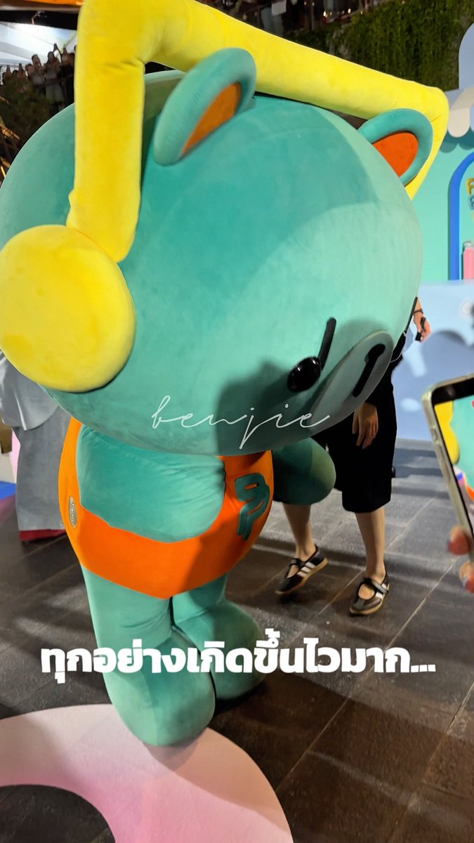 ทุกอย่างเกิดขึ้นเร็วมาก - ขอบีบสกุชชี่หลาน - ขอหวยหลาน - หลานให้หวย - หลานบอกให้เลิกเล่นหวย 😅 - ปภวปฟก - พุพุโผล่มาจากไหน - ท่านปอนด์ก็มา - โดนท่าปอนด์ต่อย(มือ) - ลาก่อยพี่ดารา 🤟🏻 PPP FAMILY AQUAFLASK #AquaFlaskxPondPhuwin #ปอนด์ภูวินทร์ #PERMPOON
