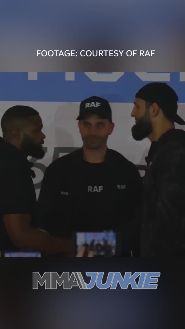 Tyron Woodley and Khamzat Chimaev faceoff for the first time ahead of their #RAFMoscow match 👀