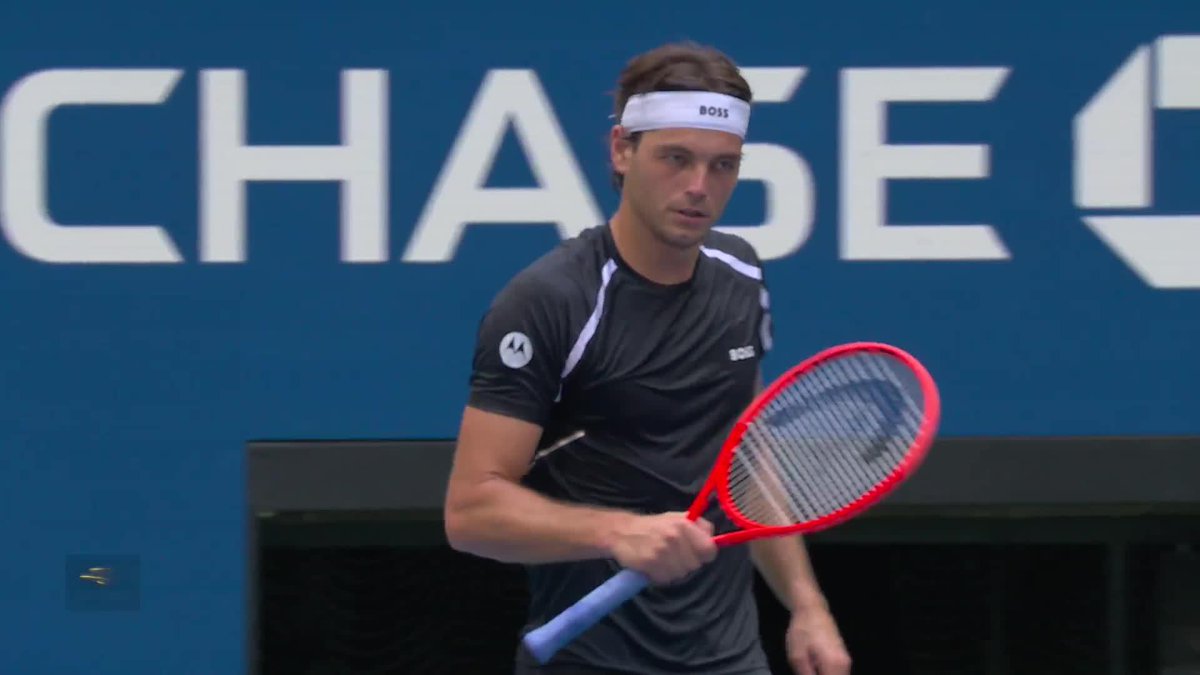 Taylor the baker 🥯🥖 Taylor Fritz dishes out a bagel and a breadstick on Ashe.