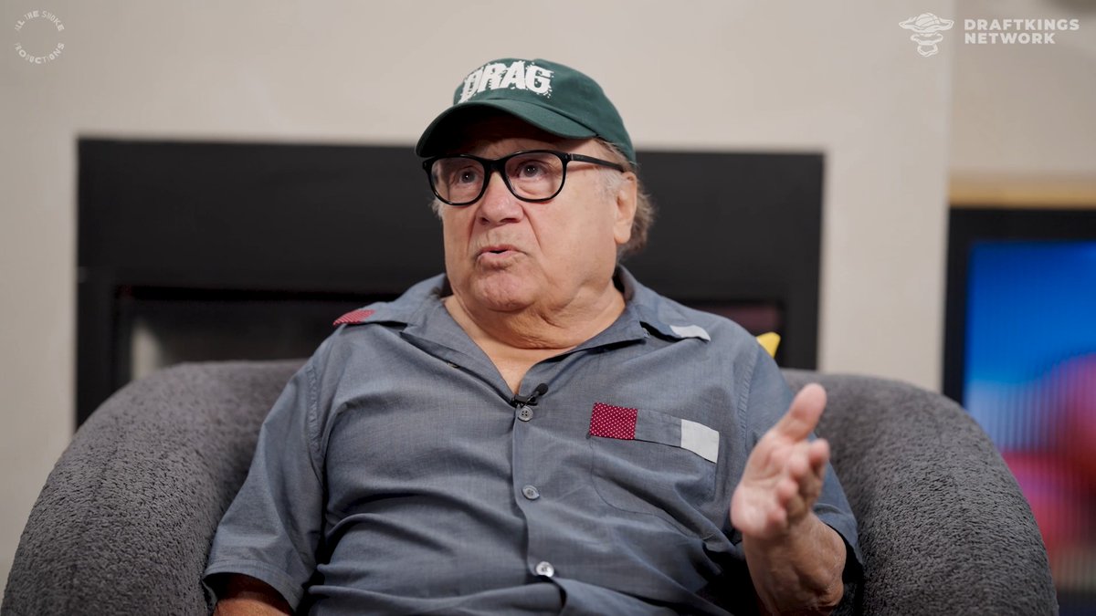 Danny DeVito thought the Always Sunny writers finally went too far 💀😭 “First thing I’m thinking is: LAWYER. I gotta call my lawyer. There ain’t no way in hell I’m doing this.” “It was an April Fools’ joke they played on me. It was disgusting.” “I got ’em back a couple years later.”