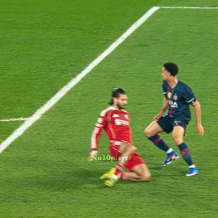 لاعب باريس سان جيرمان وارن زائير ايمري يطلب من لاعب ليفربول سوبوزلاي يرتاح شوية 😭🇫🇷🏴󠁧󠁢󠁥󠁮󠁧󠁿