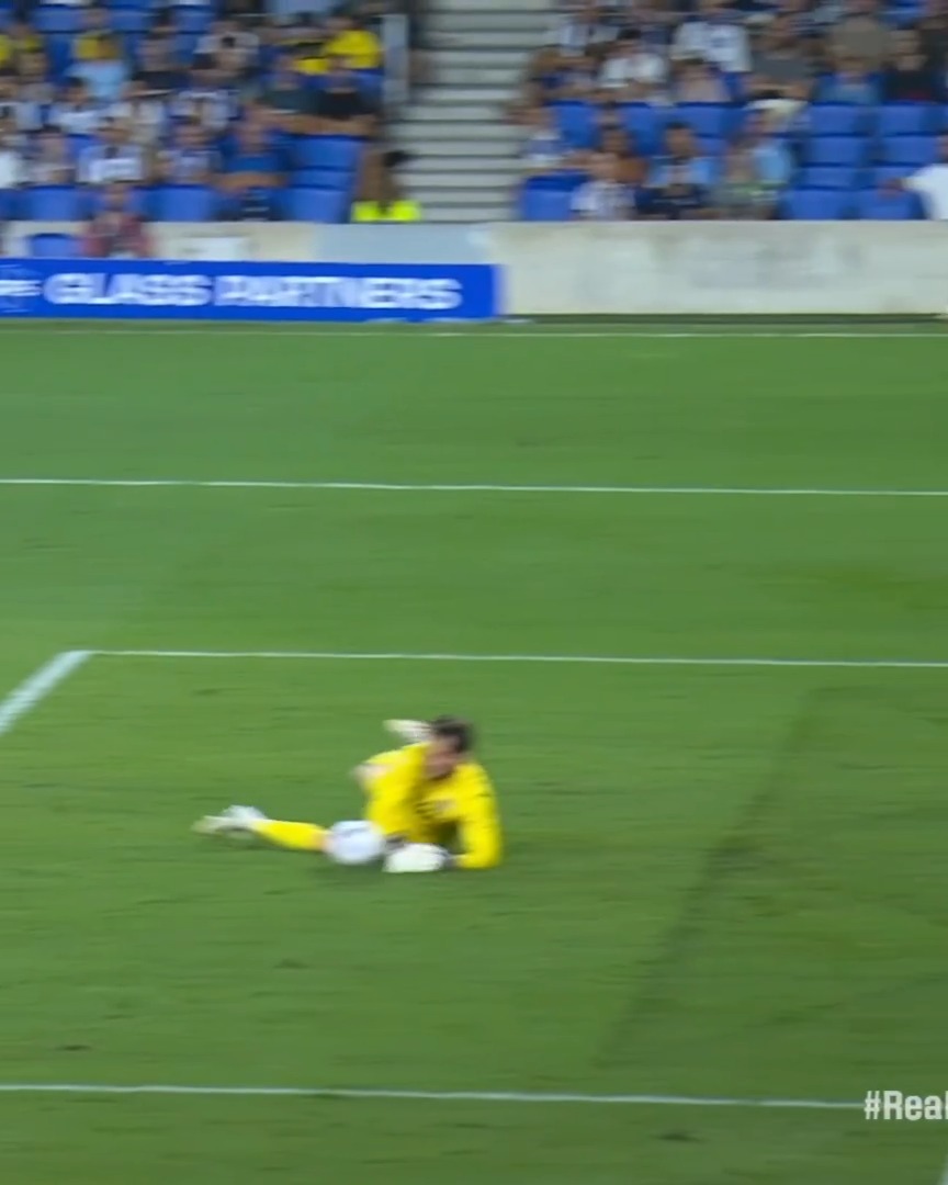 🧤 ¡Remiro evitó el tanto de Iago Aspas Juncal en el RealSociedadCelta! LALIGAHighlights | VUELVELALIGA