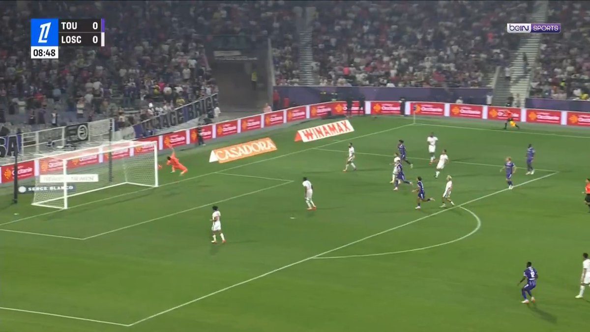 🧤 Berke Özer'den üst üste iki kritik kurtarış! ℹ️ Berke Özer, Lille'in Toulouse'u 1-0 mağlup ettiği karşılaşmayı 9 kurtarışla tamamladı! #Ligue1McDonalds #beINSPORTS