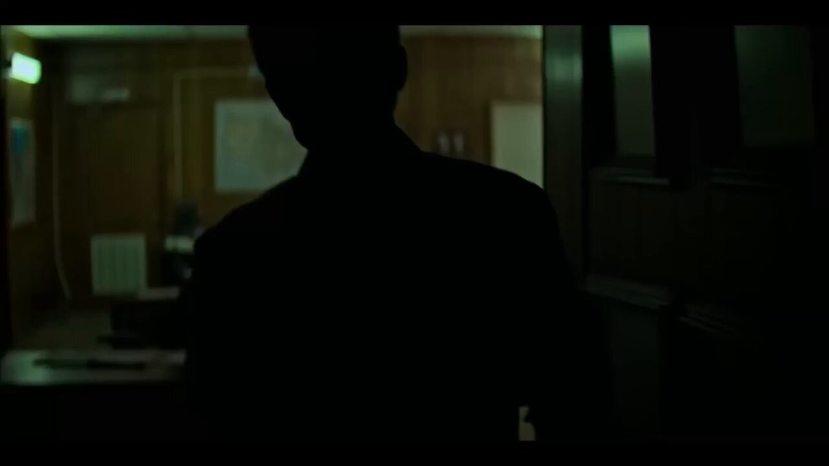 The scariest people aren’t always the ones who raise their voices. Del doesn’t need to accuse Marty and Bruce over and over. Instead, he tells a calm little story about someone who stole just five dollars and makes it clear that, to him, the amount was never the point. When trust is broken, even a small betrayal can become a death sentence. 🎬 Ozark ( Season 1, Episode 1 )