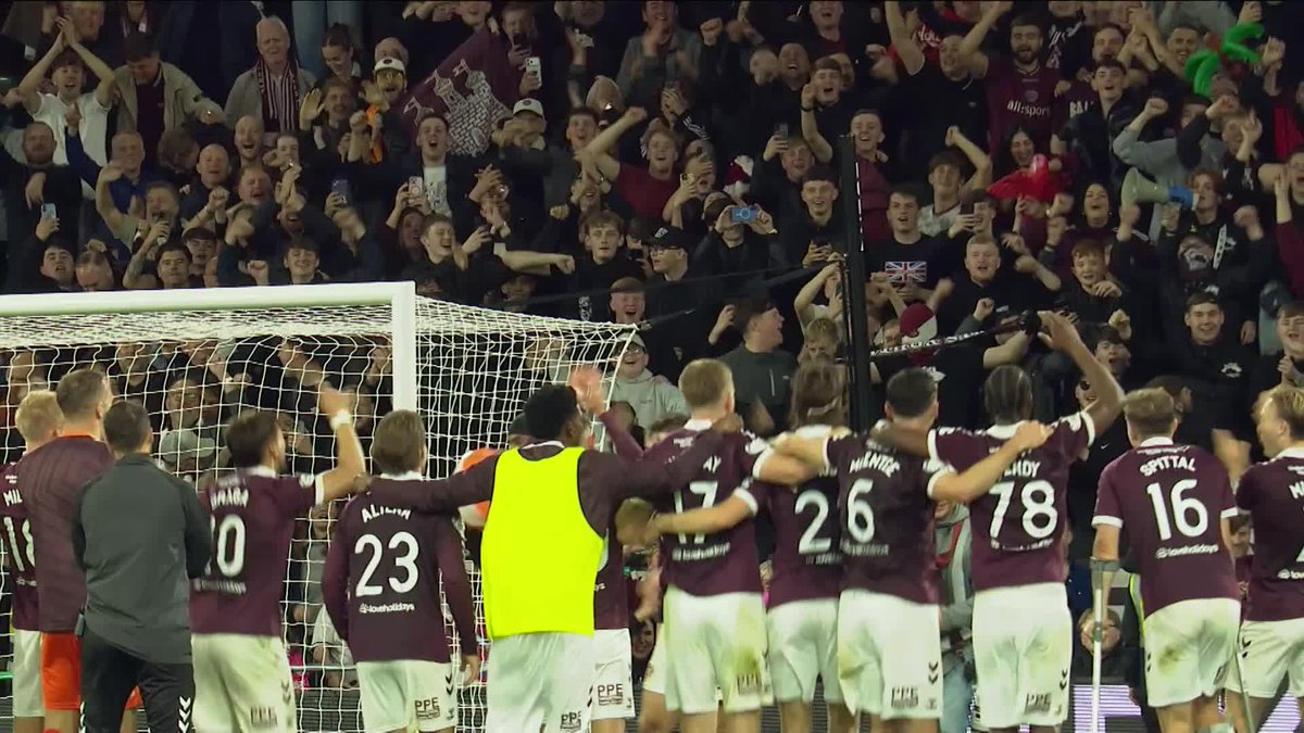 The away fans are in full party mode at Easter Road now! 🙌 Hearts supporters and players celebrate together following victory against Hibernian 💜