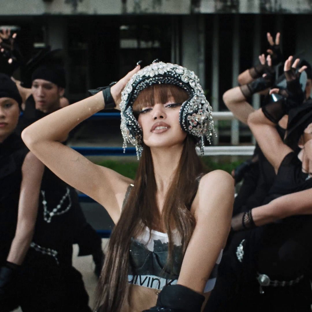 from Thailand to the world 🌎 #LISA LLOUD brings it back home for her new “SaWaDiKa” video 🇹🇭 out now on YouTube.