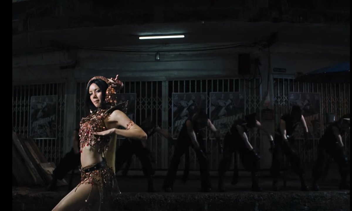 เพลงใหม่ลิซ่า SaWaDiKa สุดจะเริ่ด เพลงติดหูมากกก ถนนรองเมืองคนต้องมาถ่ายรูปเพียบแน่ #LISA #SaWaDiKa #LISA_SaWaDiKa